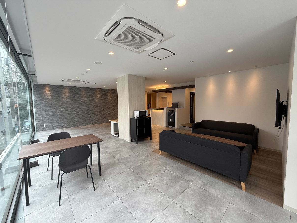 ホテルラウンジの内装改修工事（工事後）の写真